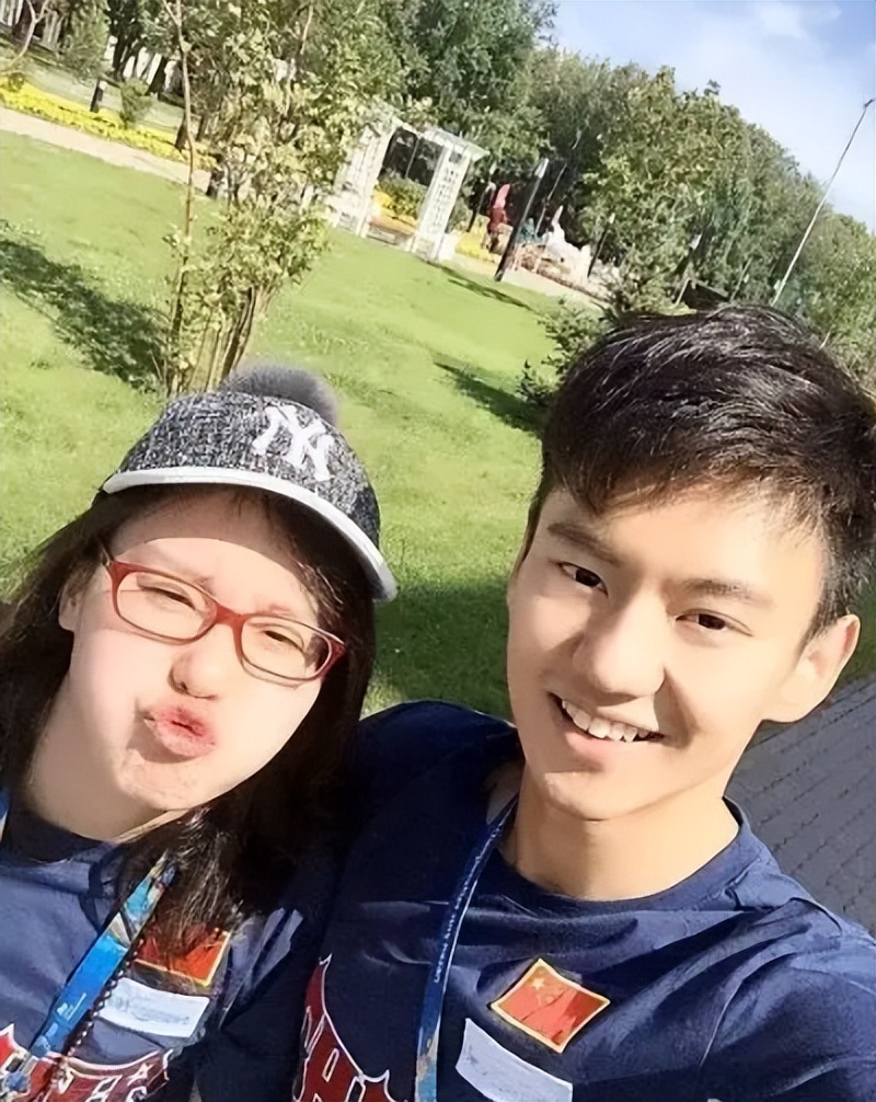 惊艳泳坛宁泽涛26岁退役现状,宁泽涛从泳坛退役后转战高尔夫