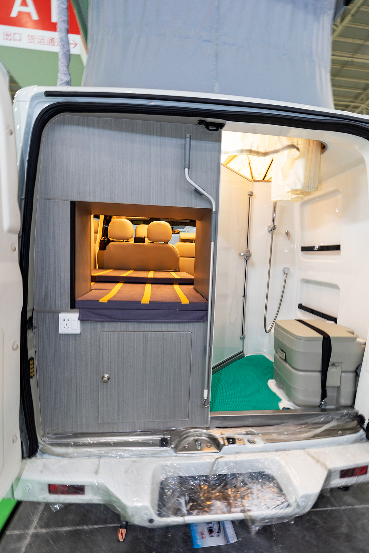 升顶b型房车可睡六人,升顶4座旅居车