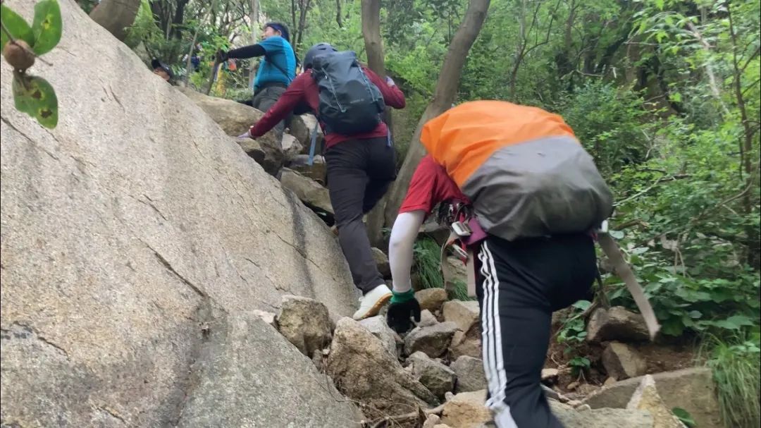徒步和攀岩,徒步加攀岩带你寻找生命的真谛