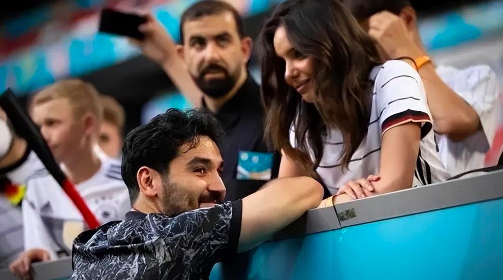 德国队是懂“美人计”的，破例让太太团入住安慰球员，但又没全懂