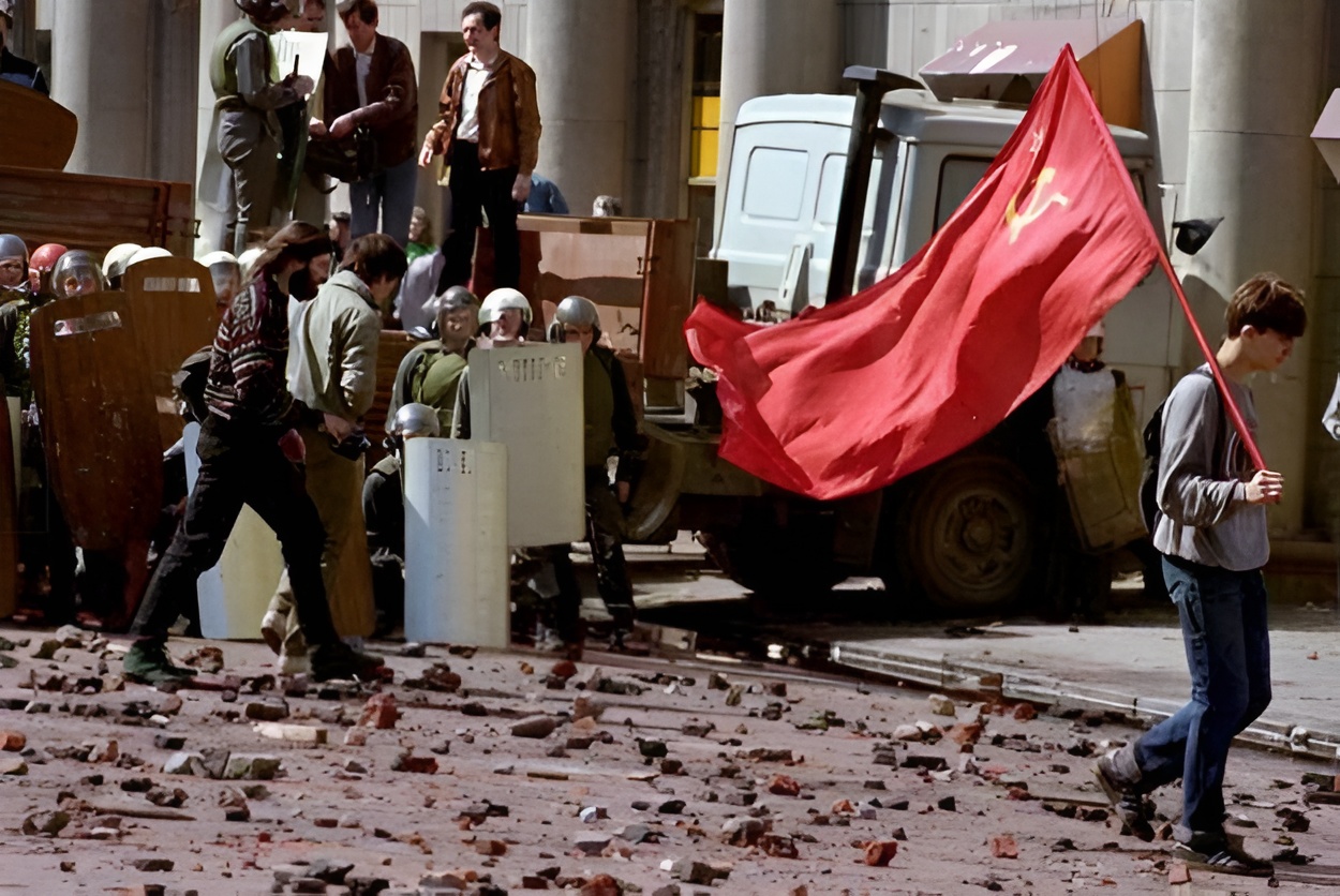 普京该向美国求和？早在70年前，彭德怀就说过向美国服软的后果