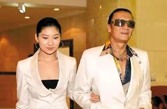 被84岁谢贤养了12年,被谢贤养了12年的coco