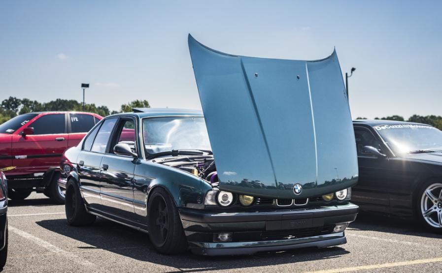 车前发动机盖怎么开启,各种车型发动机盖怎么打开