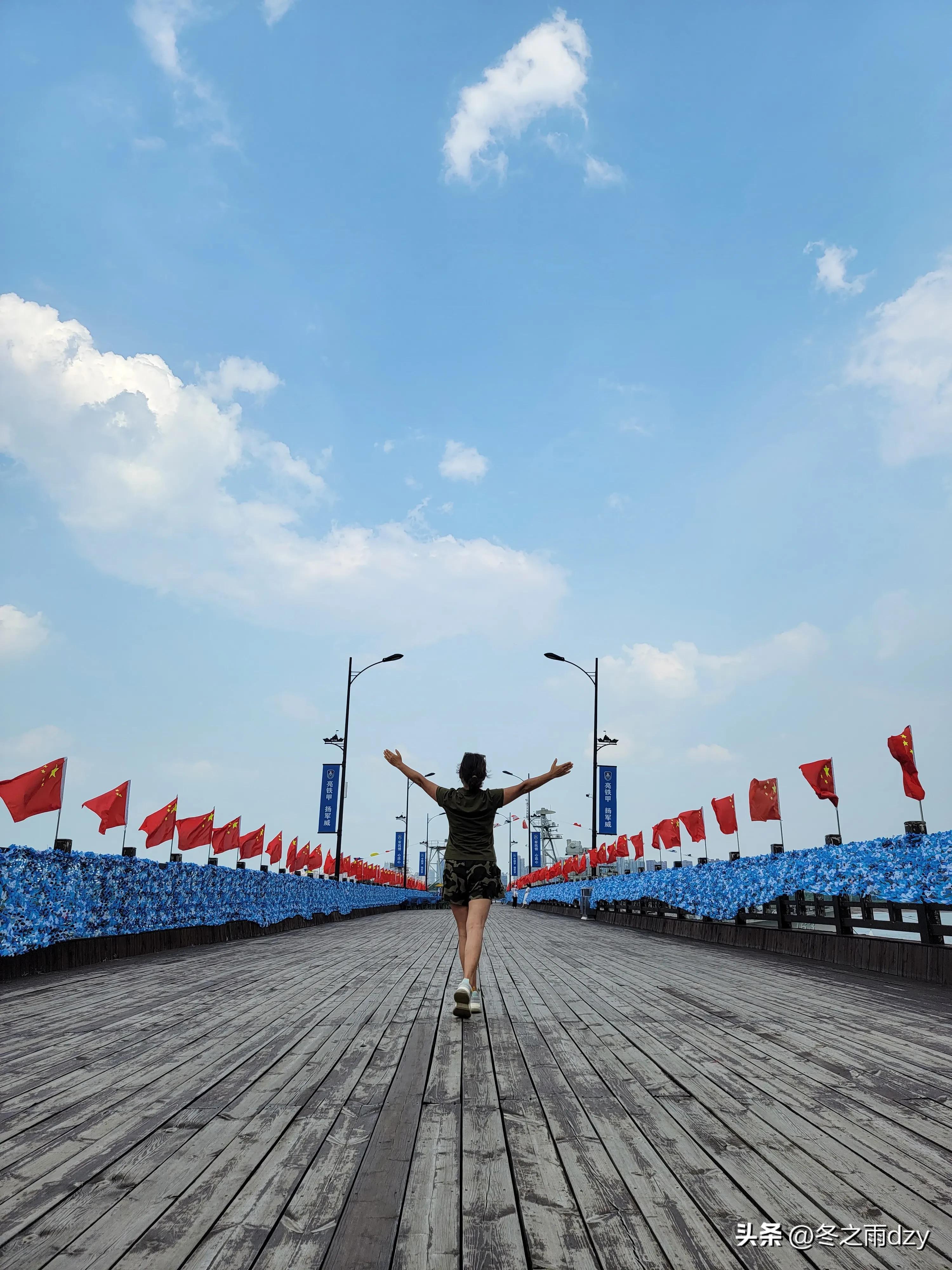 南昌舰主题园凤凰洲湿地公园,凤凰洲建军广场