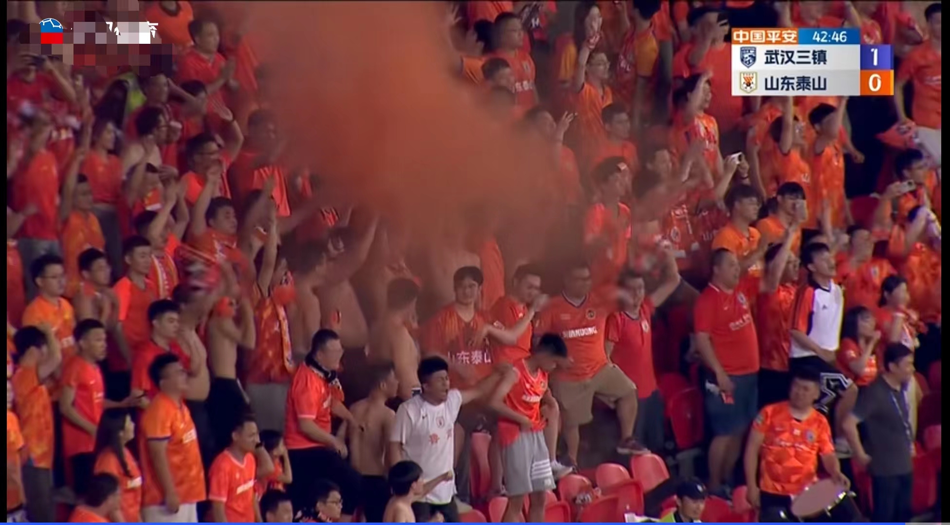 闹大了武汉,山东泰山球迷扔水瓶