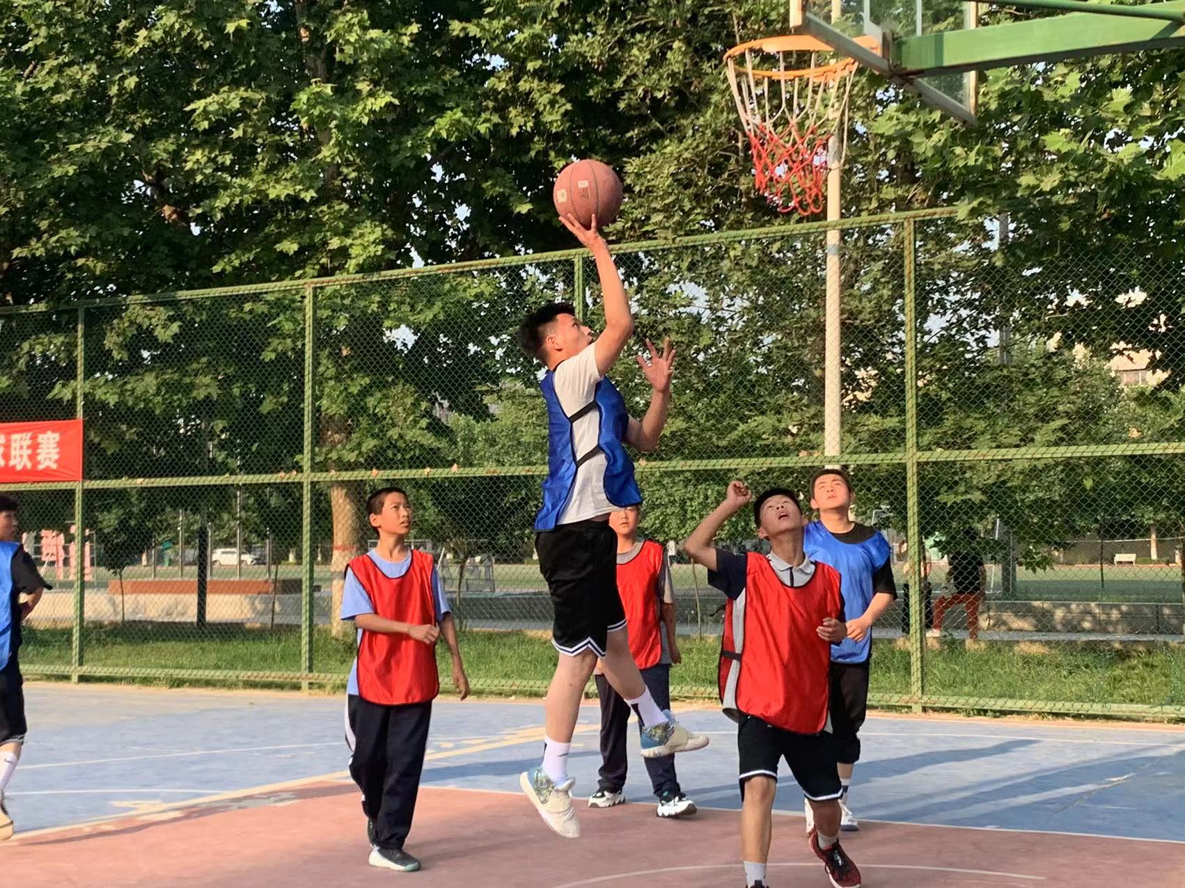 白朗县中学喜迎二十大篮球比赛,精彩纷呈的校园篮球比赛