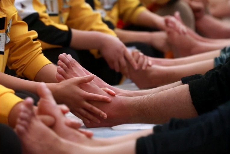 满大街的小型足浴店是怎么赚钱的,为什么足浴生意越来越好