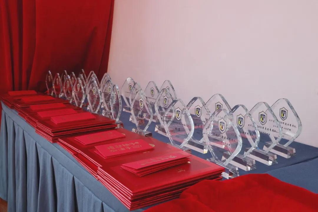 求贤若渴广纳英才,求贤若渴