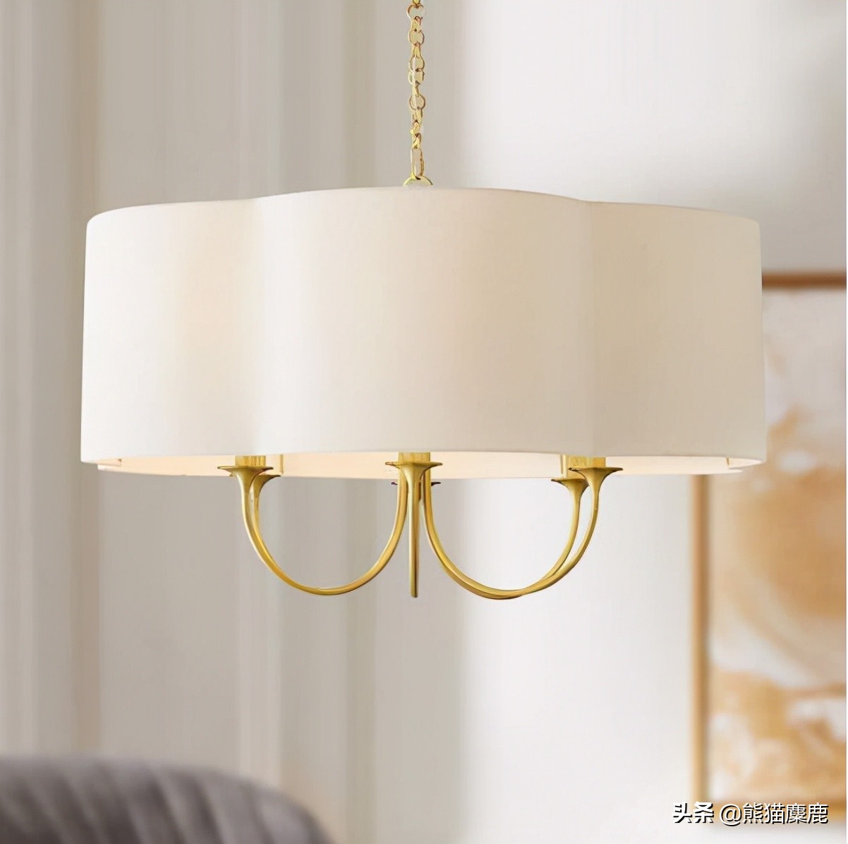 轻奢风进门吊灯效果,卧室吊灯异型灯轻奢风简约大气