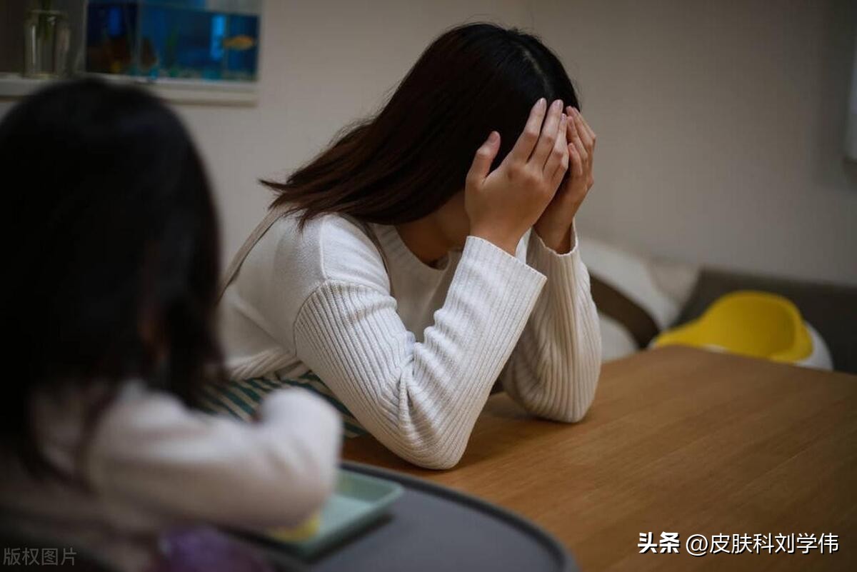 女孩身体里藏着一只12米长的怪虫,女孩体内长虫