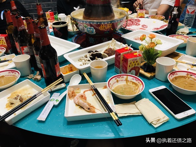 同学聚会炫富被打脸的场面,同学聚会变味攀比炫富