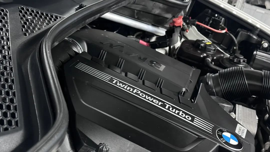 宝马x5老改新二手出售五万左右,宝马x5整车全部翻新要多少钱