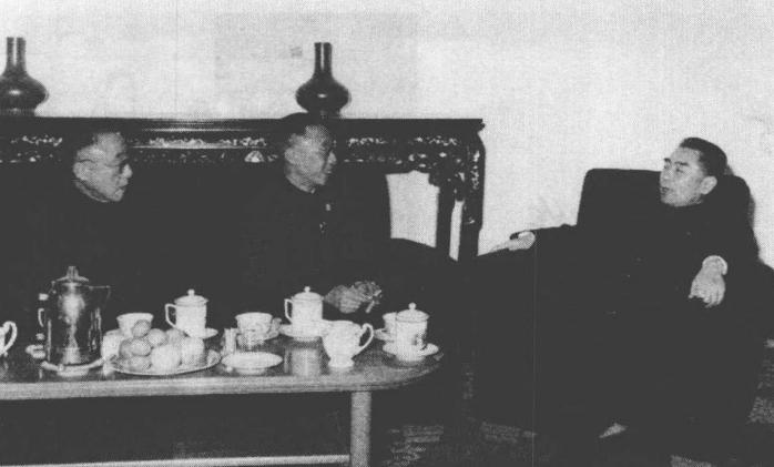 溥仪被杜聿明邀请进古宫,杜聿明和溥仪参观故宫