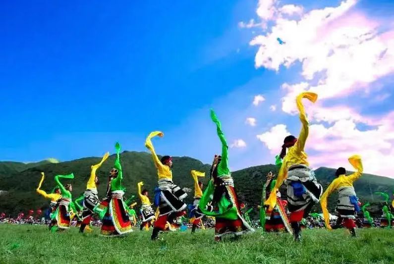 歌声嘹亮锅庄舞煮沸的甘南草原