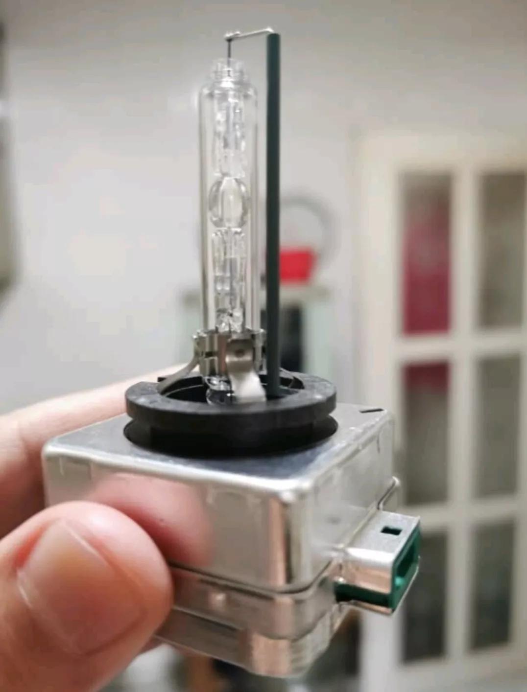 自己动手换君越灯泡,自己动手更换别克君威大灯灯泡