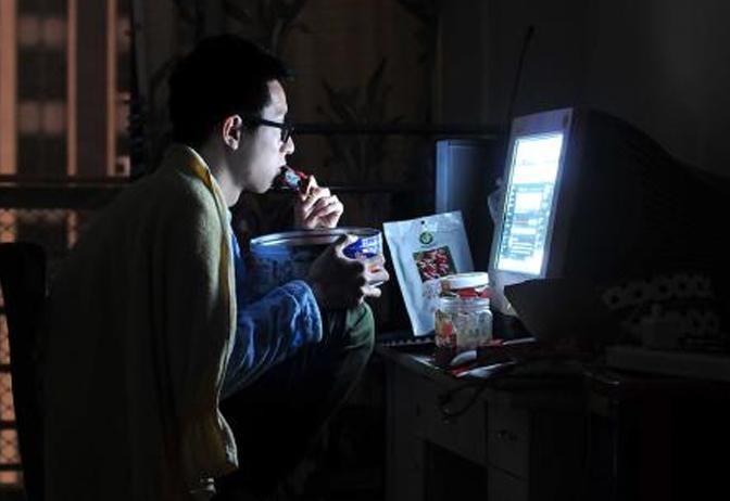 夜间偷看网络安全吗,偷偷浏览网络不良信息会被抓吗