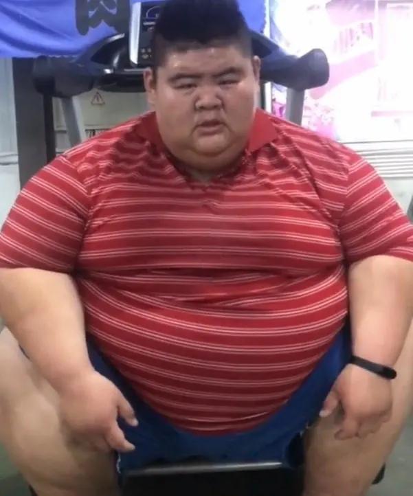 440斤帅小伙一年减去220斤,256斤小伙减掉100斤