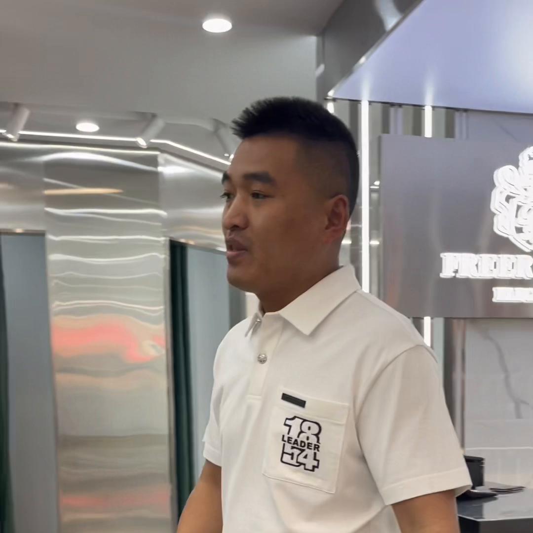 给大家介绍一个新的朋友,给大家介绍一位新朋友