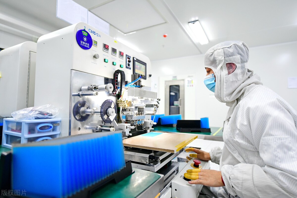 荷兰光刻机巨头获准继续对华出口,荷兰对中国光刻机进展最新表态