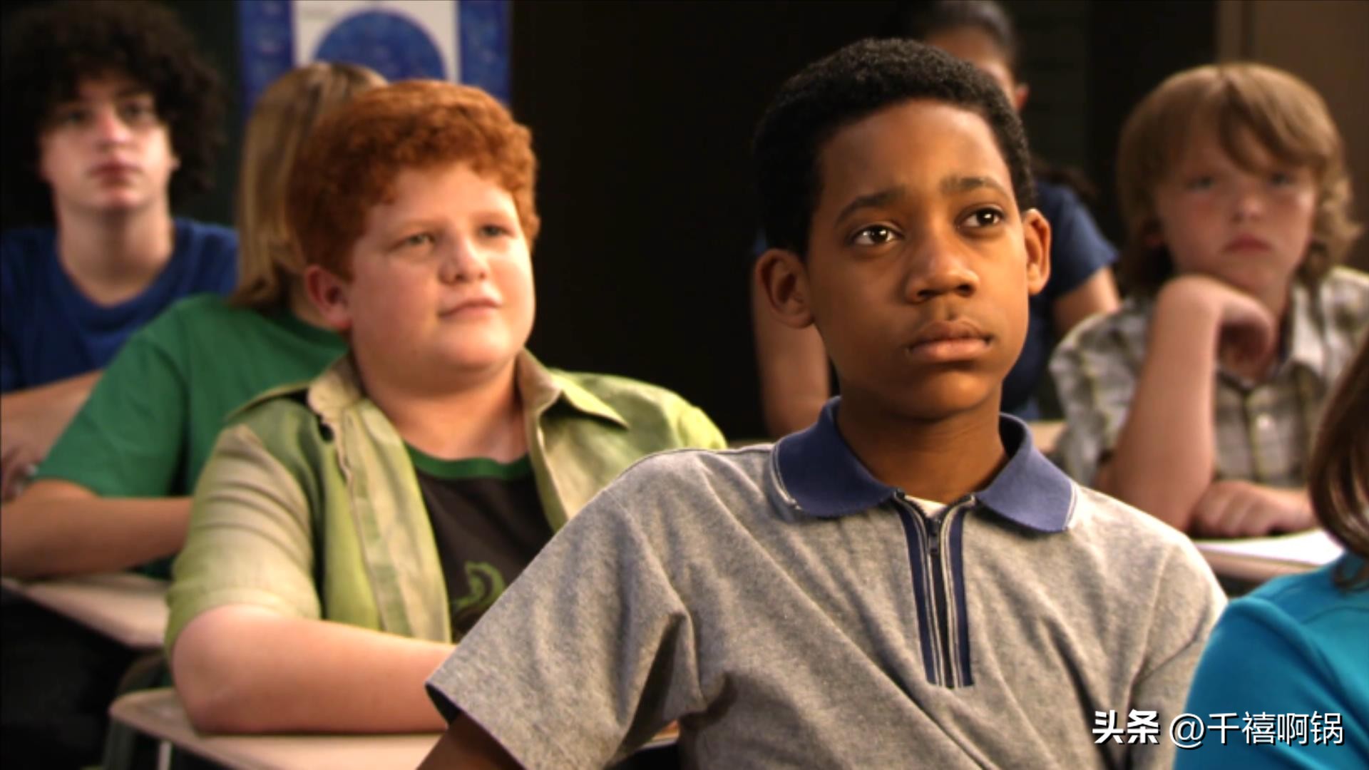 走在街上遇见强盗该怎么办?网友:当然是凉拌啊!