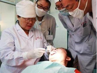 十年每天吃5包槟榔致毁容,28岁小伙持续吃五六包槟榔