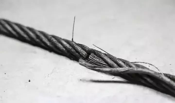 违章指挥造成重大事故怎么判刑,违章指挥造成1人死亡负什么责任