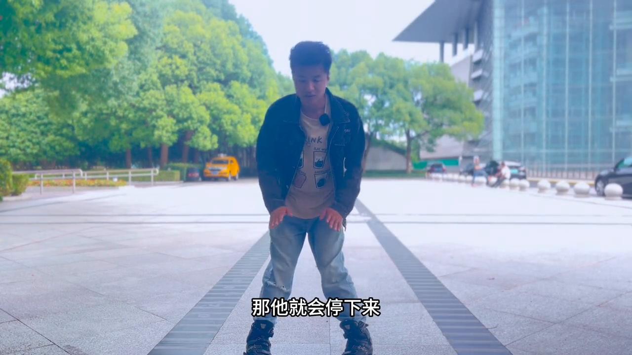 轮滑葫芦刹车教程,轮滑前葫芦步教学