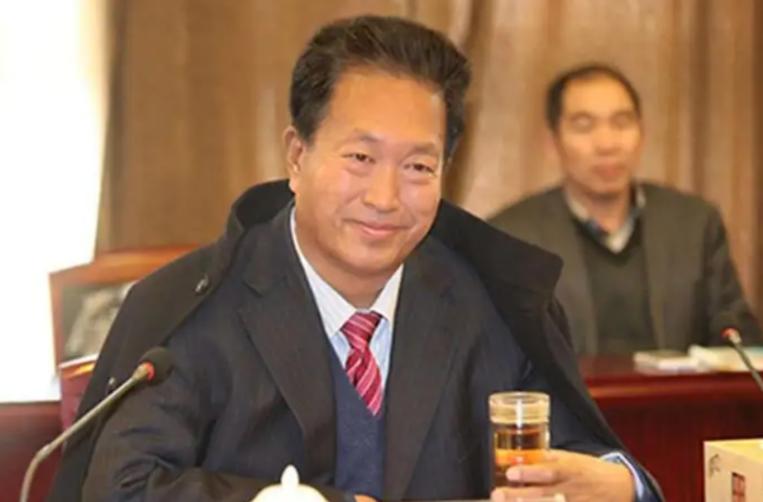 给自己配12名秘书,骗40万投资者上百亿,河北前首富真是大忽悠?