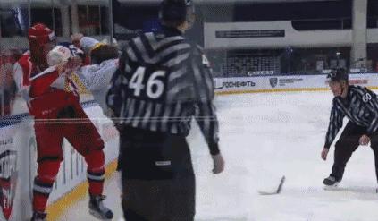 看完冰球比赛对冰球的了解,一文读懂李宁羽毛球拍