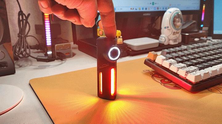 迈极炫seemeedv测评,迈极炫尾灯行车记录仪一直闪白灯