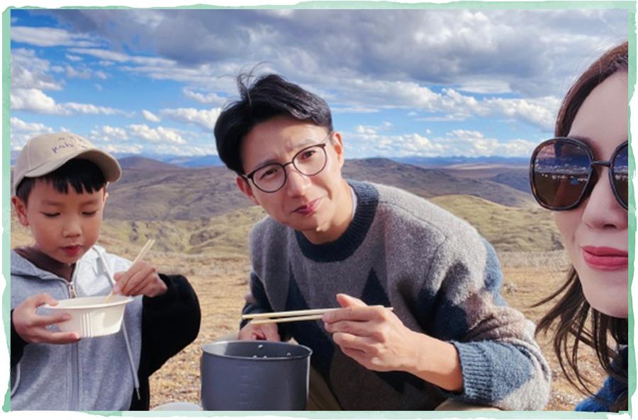 史上最苦亲子游，最惨时三人分一碗泡面！我为什么还要带年糕来？