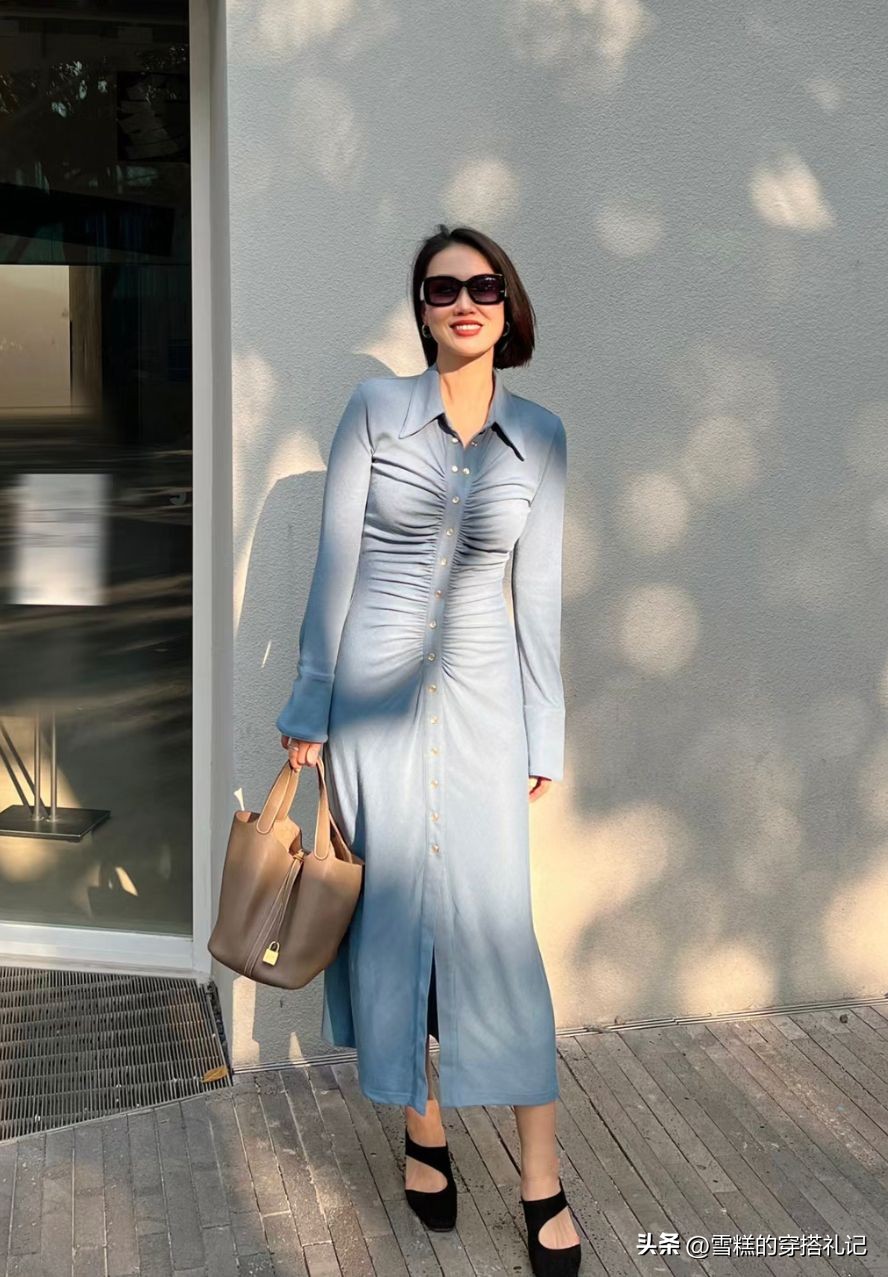 别再穿黑白灰了这样穿超级减龄,偏黑的女生穿什么风格显白