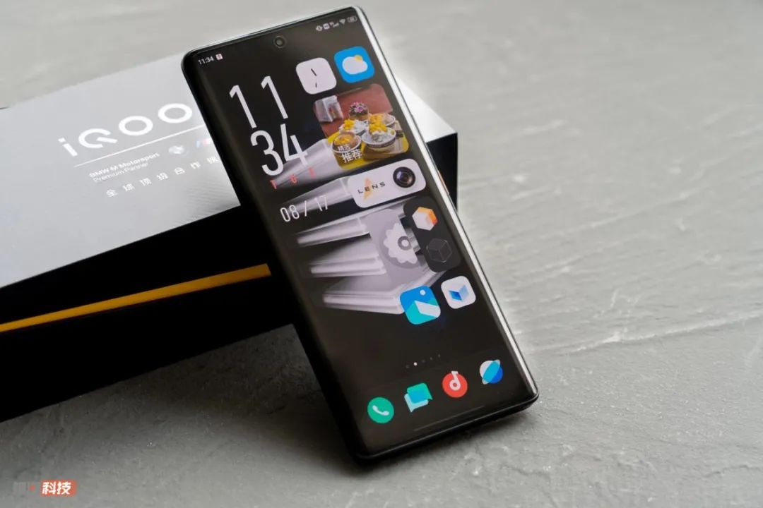 手机曲面屏有哪些优点和缺点,手机为啥不流行曲面屏了