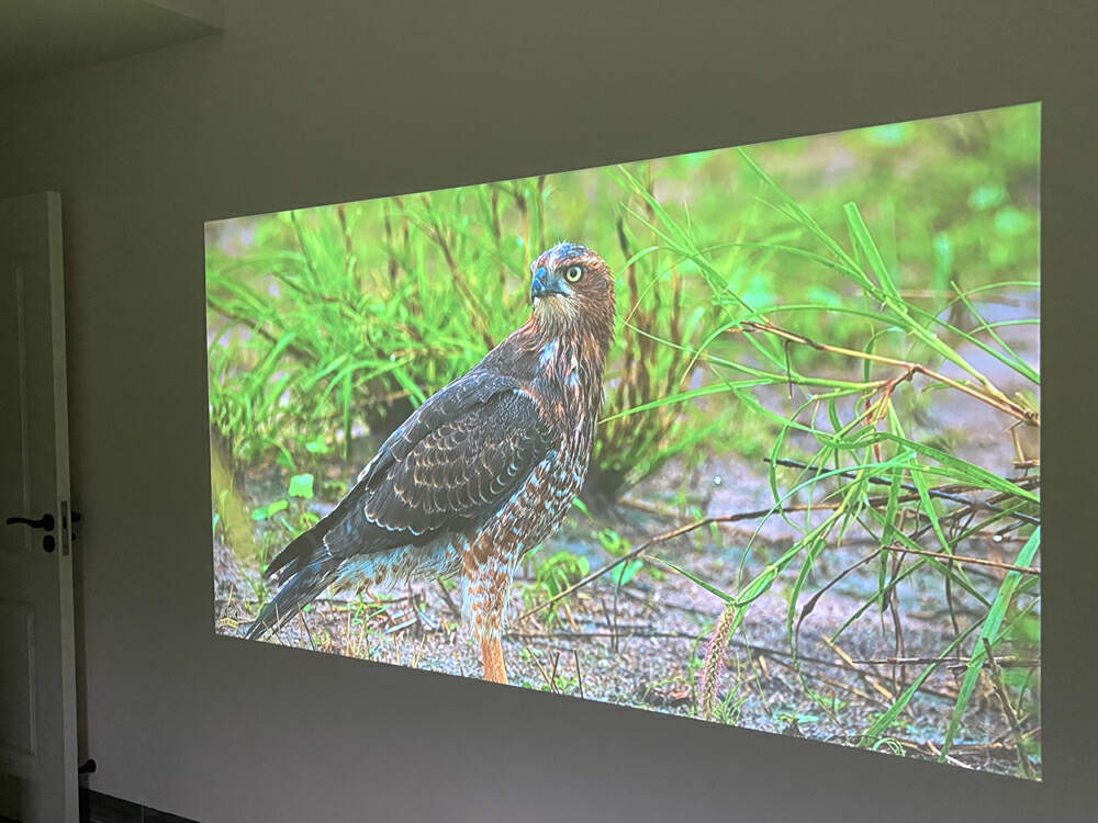 aoc智能投影仪a1max真实亮度测评,aoca1真实亮度