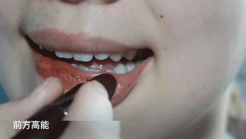 提亮唇部补水润唇膏,dhc保湿润唇膏