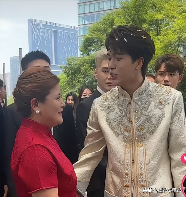 结婚狂人：24岁曾婚内出轨，多次整容，如今这是她的第四次婚姻