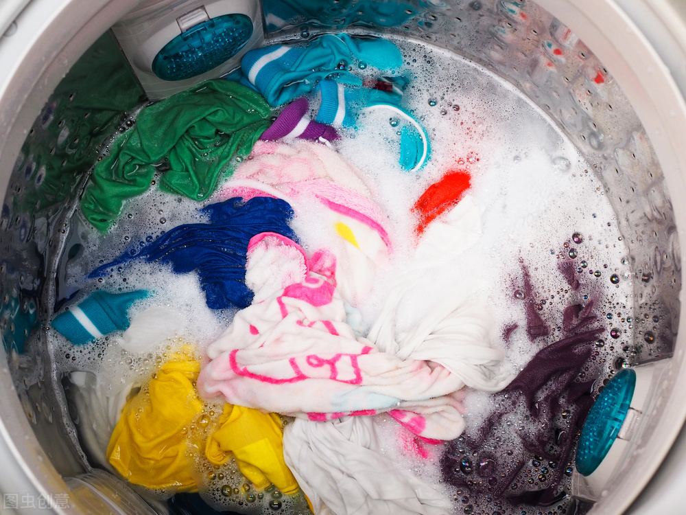 衣服染颜色笔怎么洗掉妙招,教你一招洗掉衣服上果汁