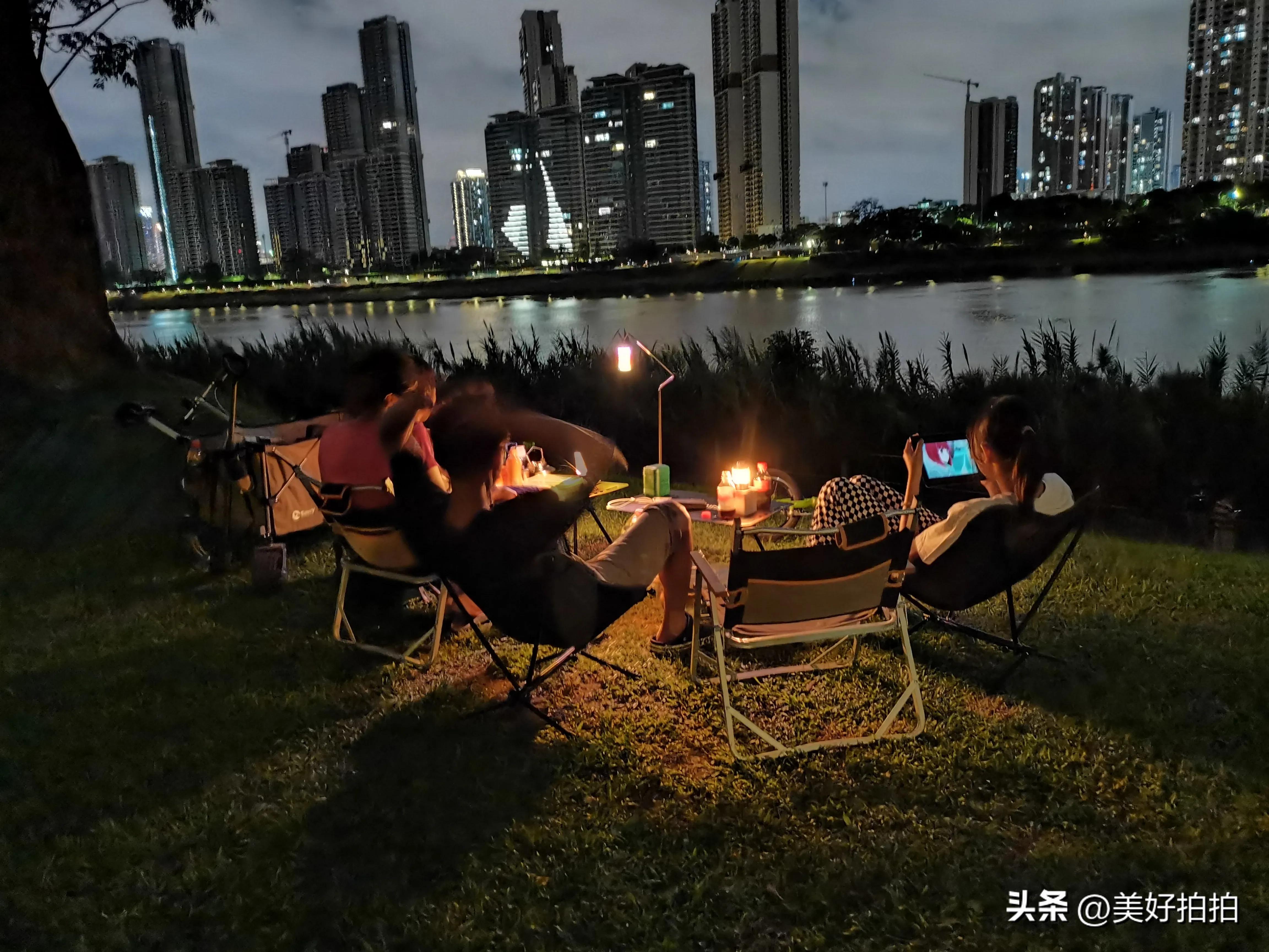 邕江边尽情放松,夜晚邕江边吹吹风