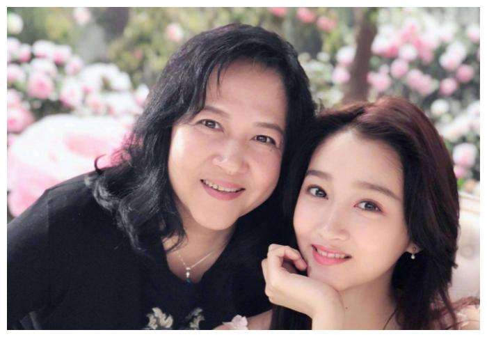 私下关晓彤对贾玲的评价,关晓彤接受访谈