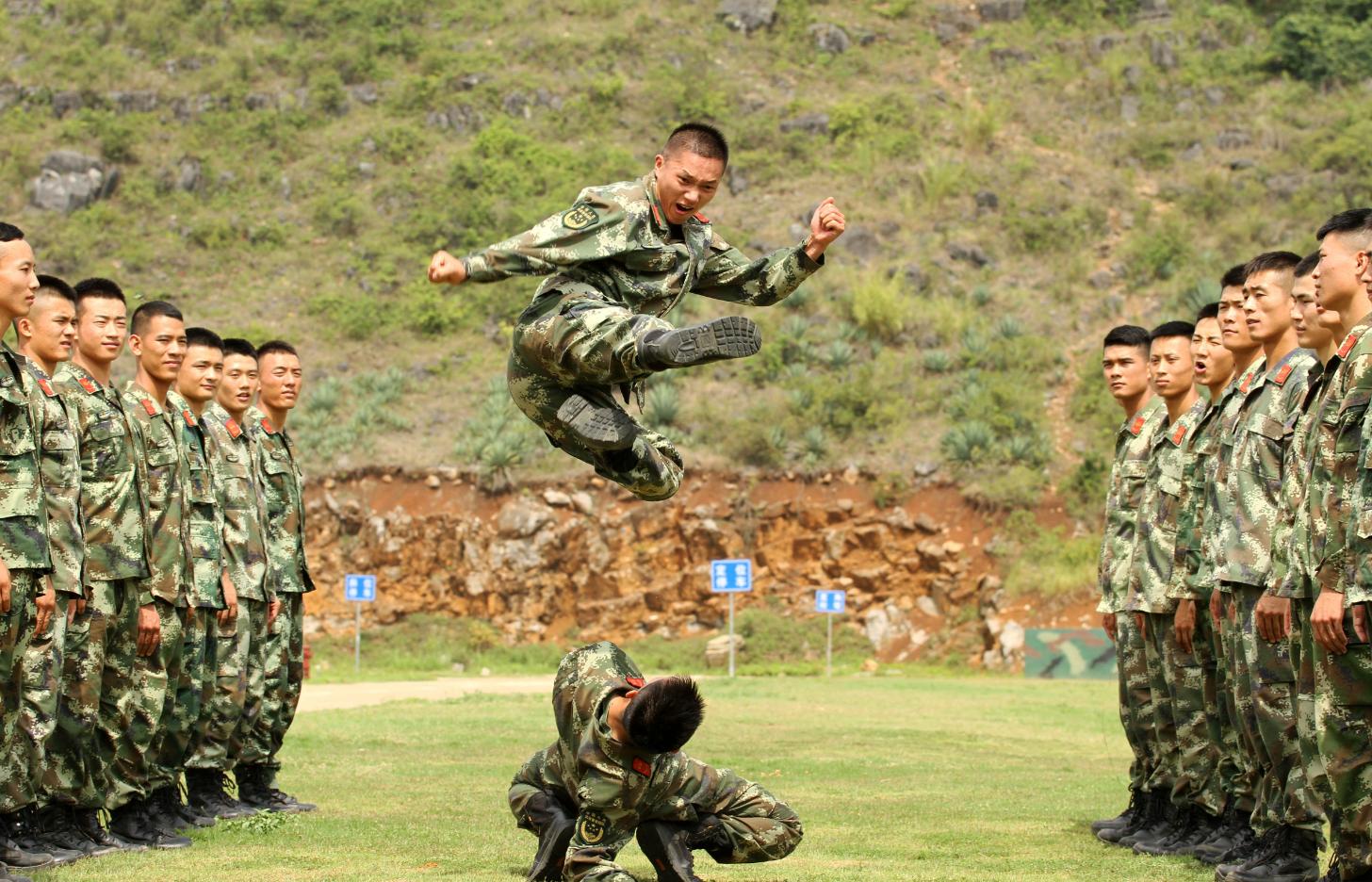 高中生参军能留队吗,大学在校生参军建议留队吗