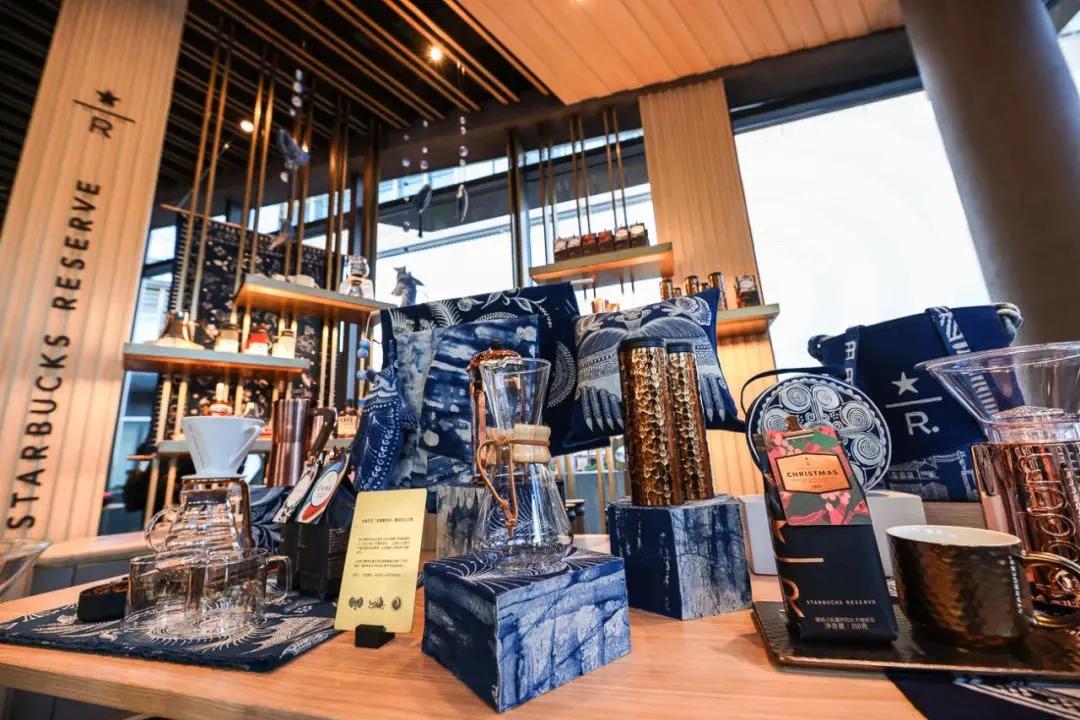 中国首家星巴克“共享办公店”开业，可以到星巴克“打卡上班”了