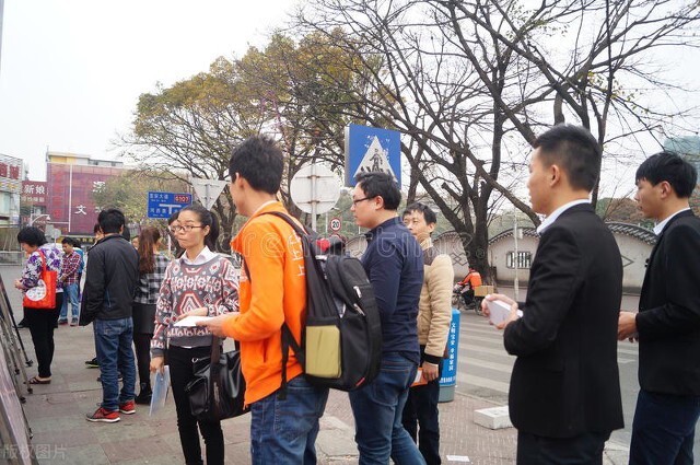 深圳刚毕业的大学生工资多少合适,深圳本科毕业生真实薪资