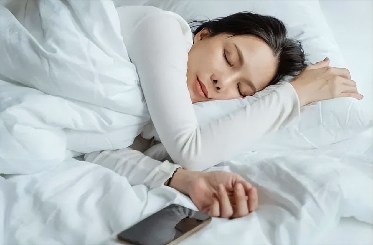 大姨妈量少发黑四天就没了,第一天来大姨妈量少发黑怎么回事