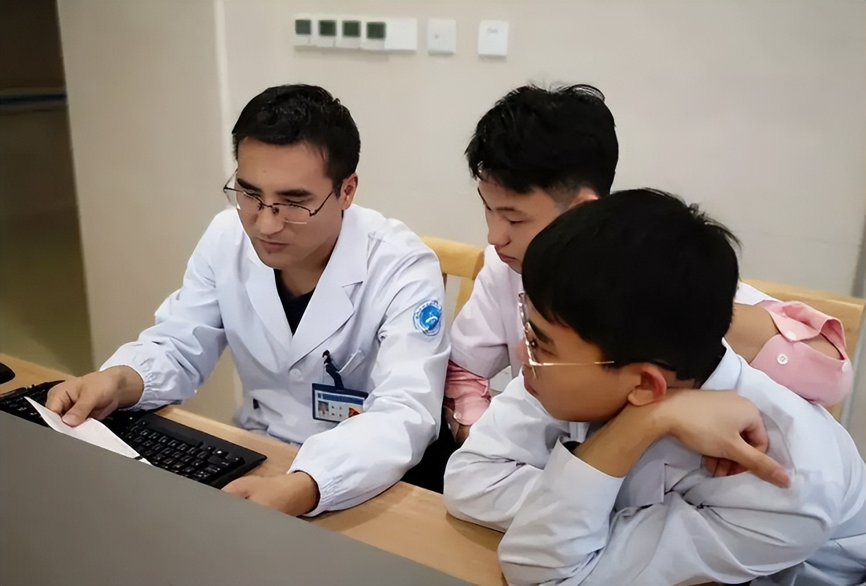 专科口腔医学专业就业前景如何,十年后口腔医学专业就业前景如何