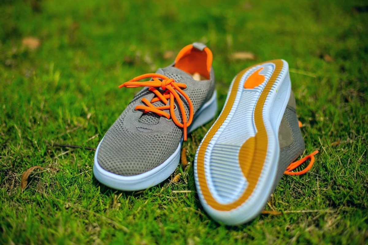 休闲跑步鞋夏季透气,秋季商务透气休闲鞋推荐