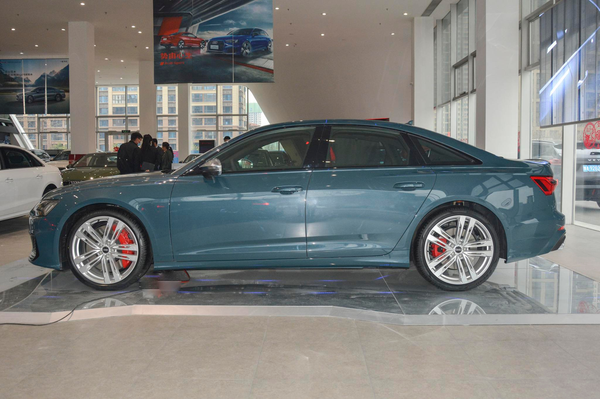 奥迪s6有48v轻混吗,搭载48v轻混的油耗会低点吗