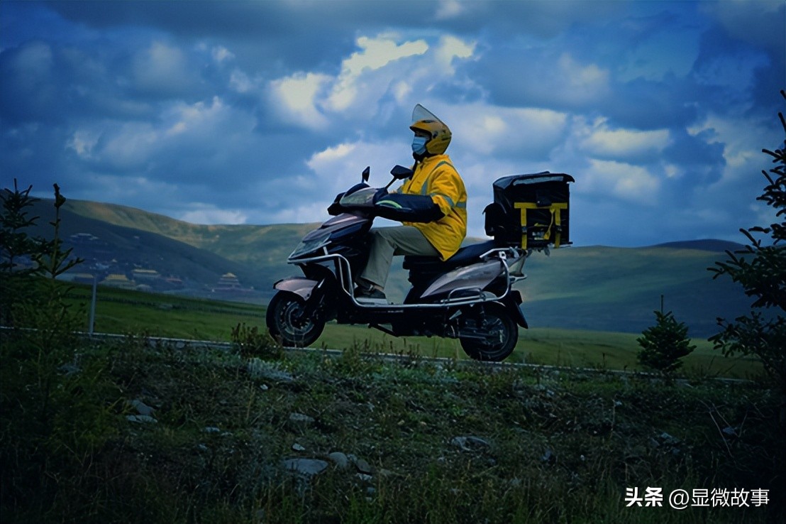 沙漠边缘的县城女骑手:月入1.5万,我过上了自由的人生