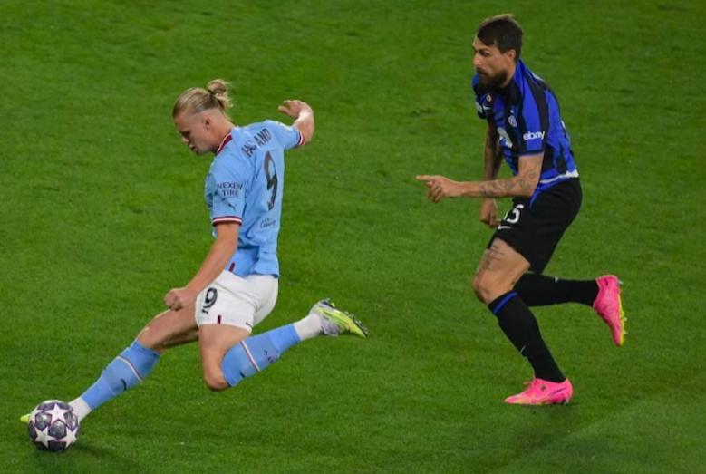 曼城3-1年轻人格拉利什表现,曼城夺冠后格拉利什哭了