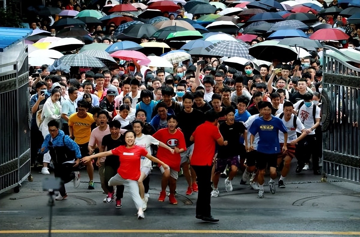 罗子欣一字马新闻评述,罗子欣一字马高考分数