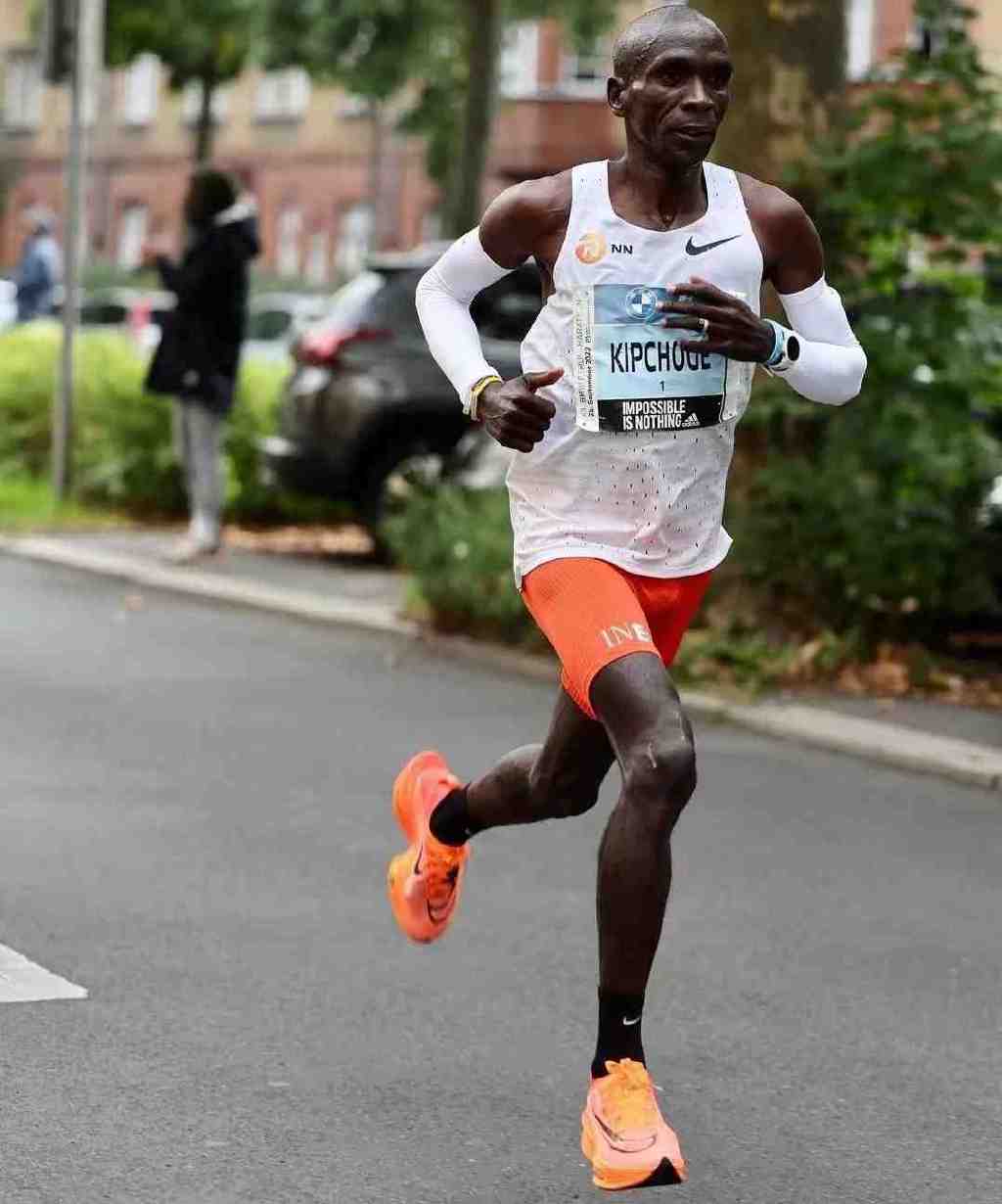 柏林马拉松基普乔格视频,基普乔格神人